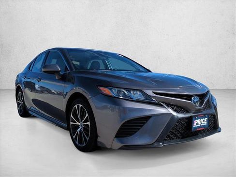Used 2019 Toyota Camry SE image 3