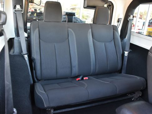 Used 2016 Jeep Wrangler Rubicon AWD/4WD image 21