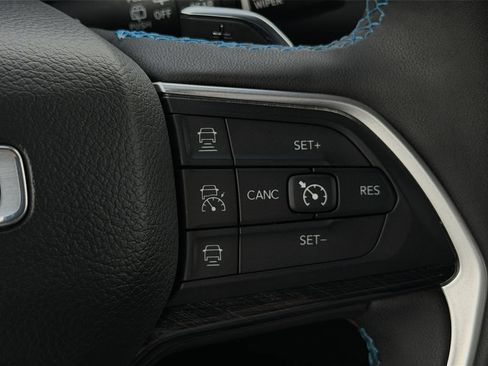Used 2024 Jeep Grand Cherokee Trailhawk AWD/4WD image 14
