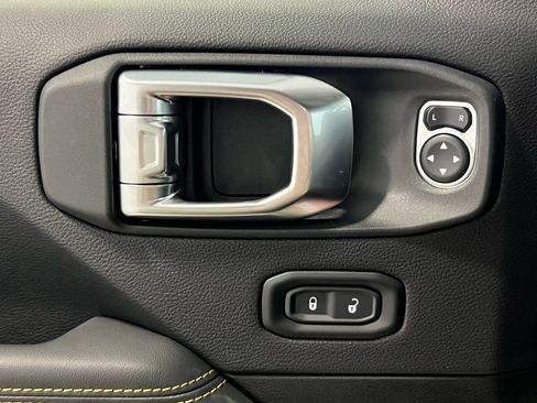 New 2025 Jeep Wrangler Unlimited Rubicon 392 image 28