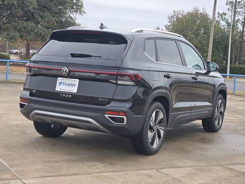 New 2026 Volkswagen Taos SE image 4