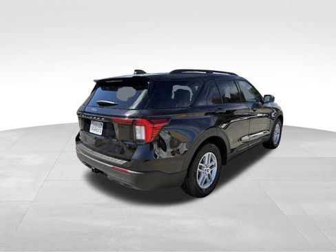 Used 2026 Ford Explorer Active RWD image 3