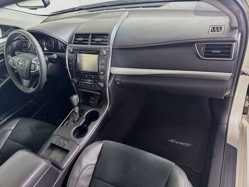 Used 2015 Toyota Camry XSE image 28