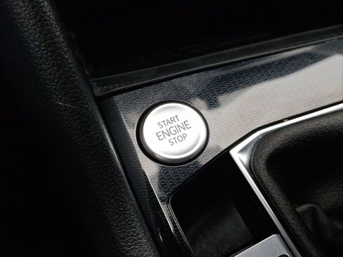 Used 2025 Volkswagen Taos SE image 22