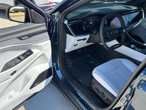 Used 2025 Jeep Wagoneer S Limited image 12