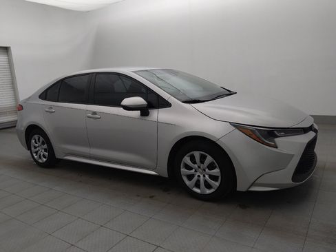 Used 2022 Toyota Corolla LE image 11