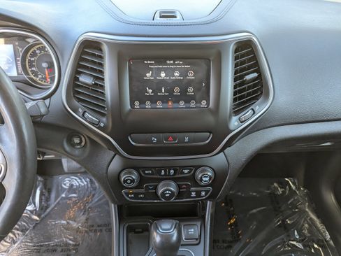 Used 2021 Jeep Cherokee Latitude Plus image 23