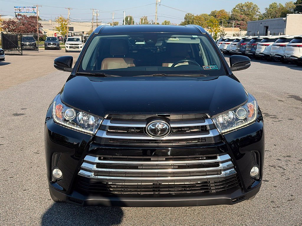 Used 2018 Toyota Highlander Limited AWD/4WD image 2