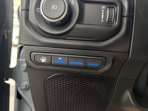 Used 2025 Jeep Wrangler Unlimited Sahara w/ Safety Group AWD/4WD image 23