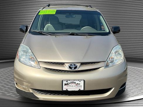 Used 2008 Toyota Sienna LE FWD image 2