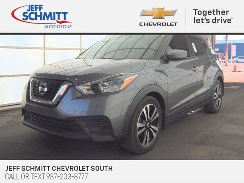 Used 2018 Nissan Kicks SV image 1
