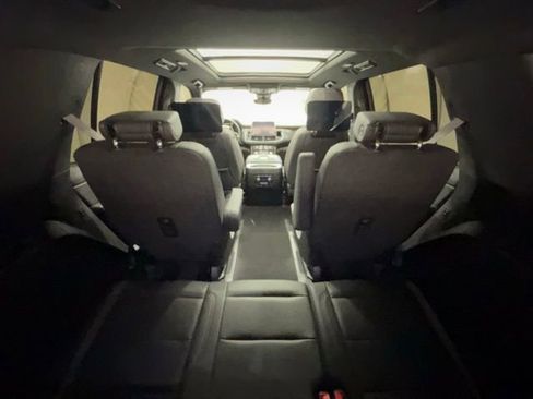 Used 2023 Chevrolet Tahoe High Country w/ Advanced Technology Package image 35