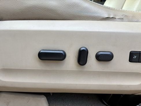 Used 2012 Ford Expedition XLT image 12