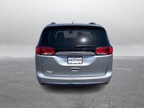 Used 2019 Chrysler Pacifica Limited FWD image 9