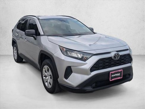 Used 2021 Toyota RAV4 LE FWD image 3