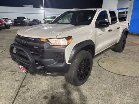 New 2026 Chevrolet Colorado Trail Boss w/ Off-Road Front Bumper Package AWD/4WD image 4