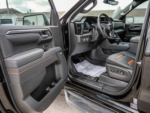 Used 2025 GMC Sierra 1500 AT4 w/ Technology Package AWD/4WD image 30
