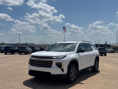 Used 2025 Chevrolet Traverse LT AWD/4WD image 8