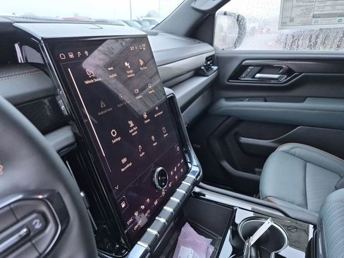 New 2026 GMC Yukon XL AT4 AWD/4WD image 27