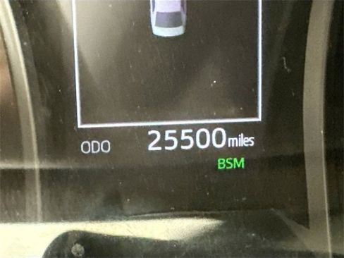 Used 2024 Toyota Camry SE image 16