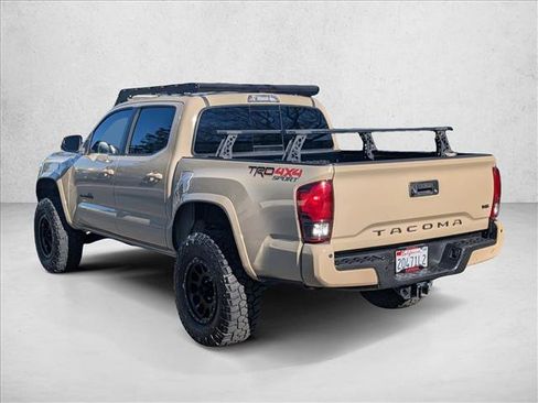 Used 2018 Toyota Tacoma TRD Sport image 8