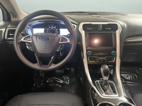 Used 2016 Ford Fusion SE FWD image 10