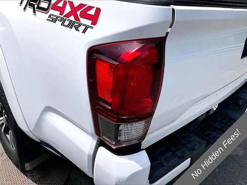 Used 2018 Toyota Tacoma TRD Sport AWD/4WD image 25