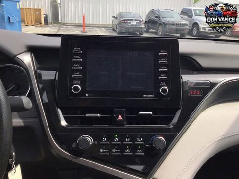 Used 2021 Toyota Camry LE FWD image 18