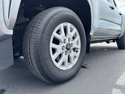 Certified 2024 Toyota Tacoma SR5 AWD/4WD image 19