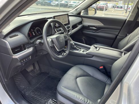 Used 2024 Toyota Grand Highlander Limited image 5