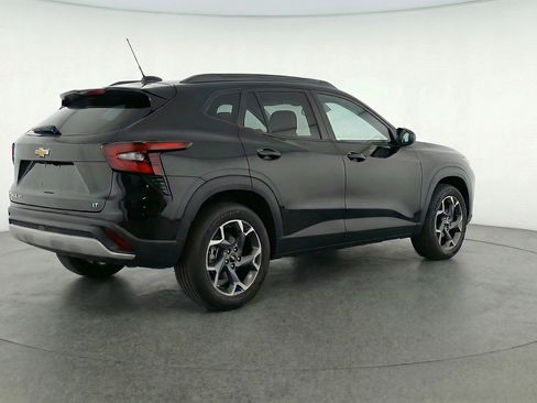 Used 2025 Chevrolet Trax LT image 9