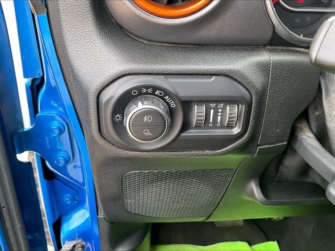 Used 2021 Jeep Gladiator Mojave AWD/4WD image 33