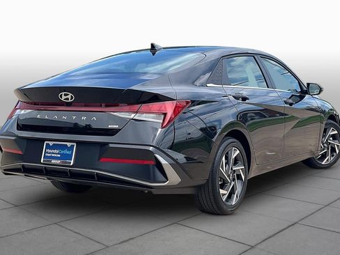 Certified 2025 Hyundai Elantra Limited FWD image 13