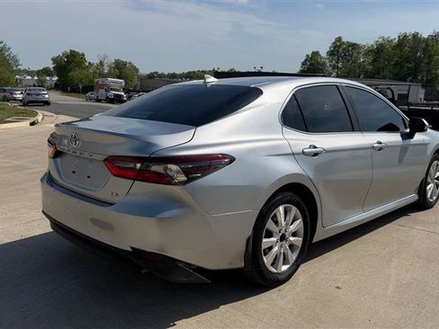 Used 2022 Toyota Camry LE w/ Carpet Mat Package (TMS) FWD image 5