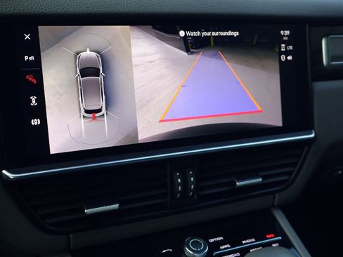 Certified 2023 Porsche Cayenne Platinum Edition image 19