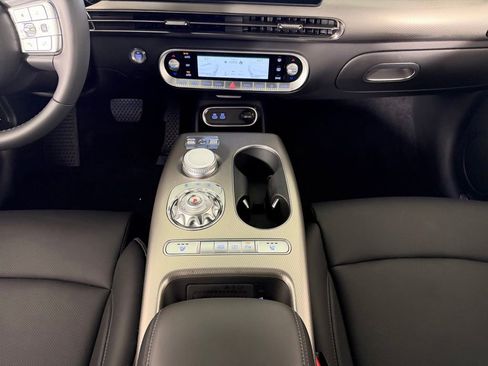 Used 2025 Genesis GV60 RWD image 17