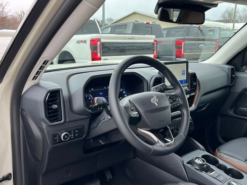 Used 2024 Ford Bronco Sport Outer Banks image 12