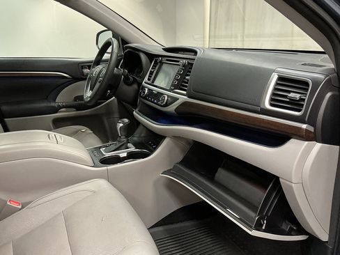 Used 2015 Toyota Highlander Limited Platinum AWD/4WD image 37