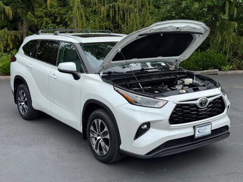 Used 2022 Toyota Highlander XLE AWD/4WD image 54