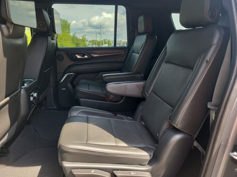 Used 2021 GMC Yukon XL Denali w/ Denali Premium Package AWD/4WD image 16