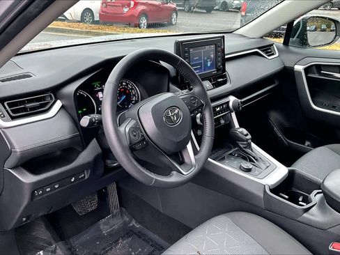 Used 2022 Toyota RAV4 XLE image 17