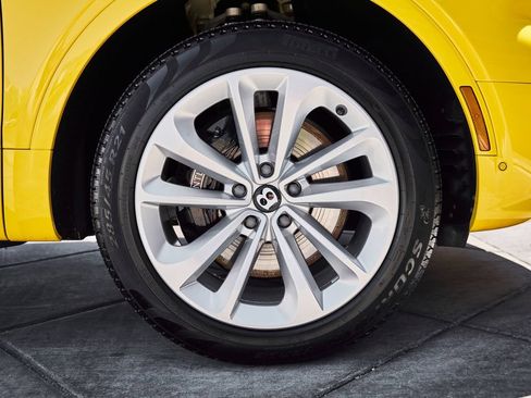 Used 2023 Bentley Bentayga AWD/4WD image 19