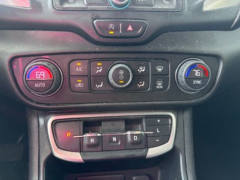 Used 2022 GMC Terrain SLE w/ Driver Convenience Package FWD image 22