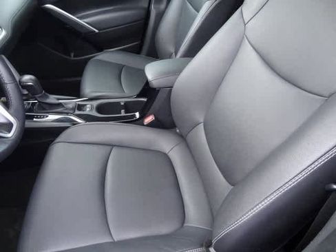 Used 2023 Toyota Corolla Cross XLE image 7