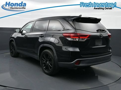 Used 2019 Toyota Highlander SE w/ Nightshade Edition AWD/4WD image 7
