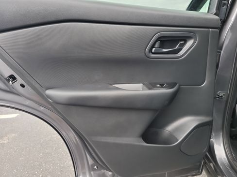 Used 2025 Nissan Rogue S image 10