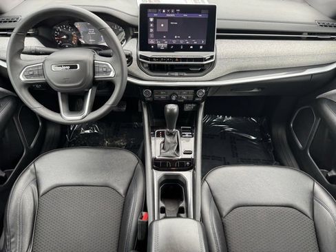 Used 2024 Jeep Compass Latitude image 9