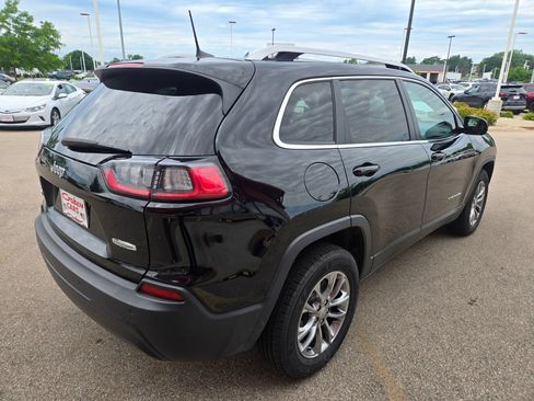 Used 2019 Jeep Cherokee Latitude Plus w/ Cold Weather Group AWD/4WD image 4