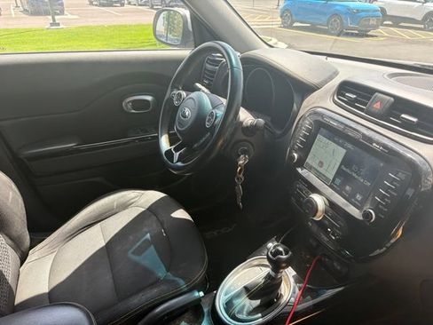 Used 2015 Kia Soul + w/ Audio Package FWD image 12