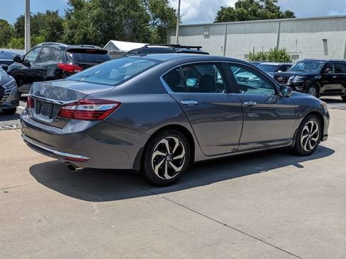 Used 2017 Honda Accord EX image 6